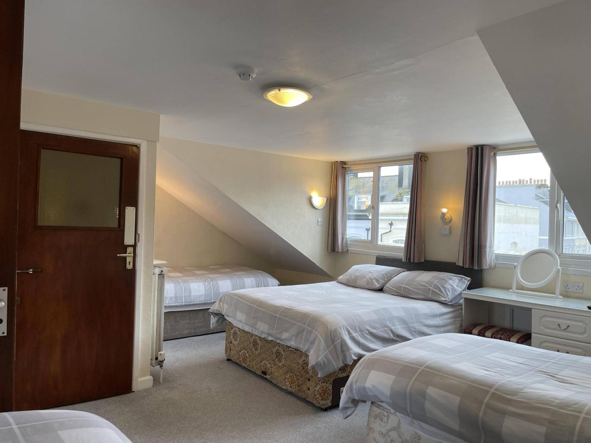 Lamplighter Guesthouse Plymouth Værelse billede