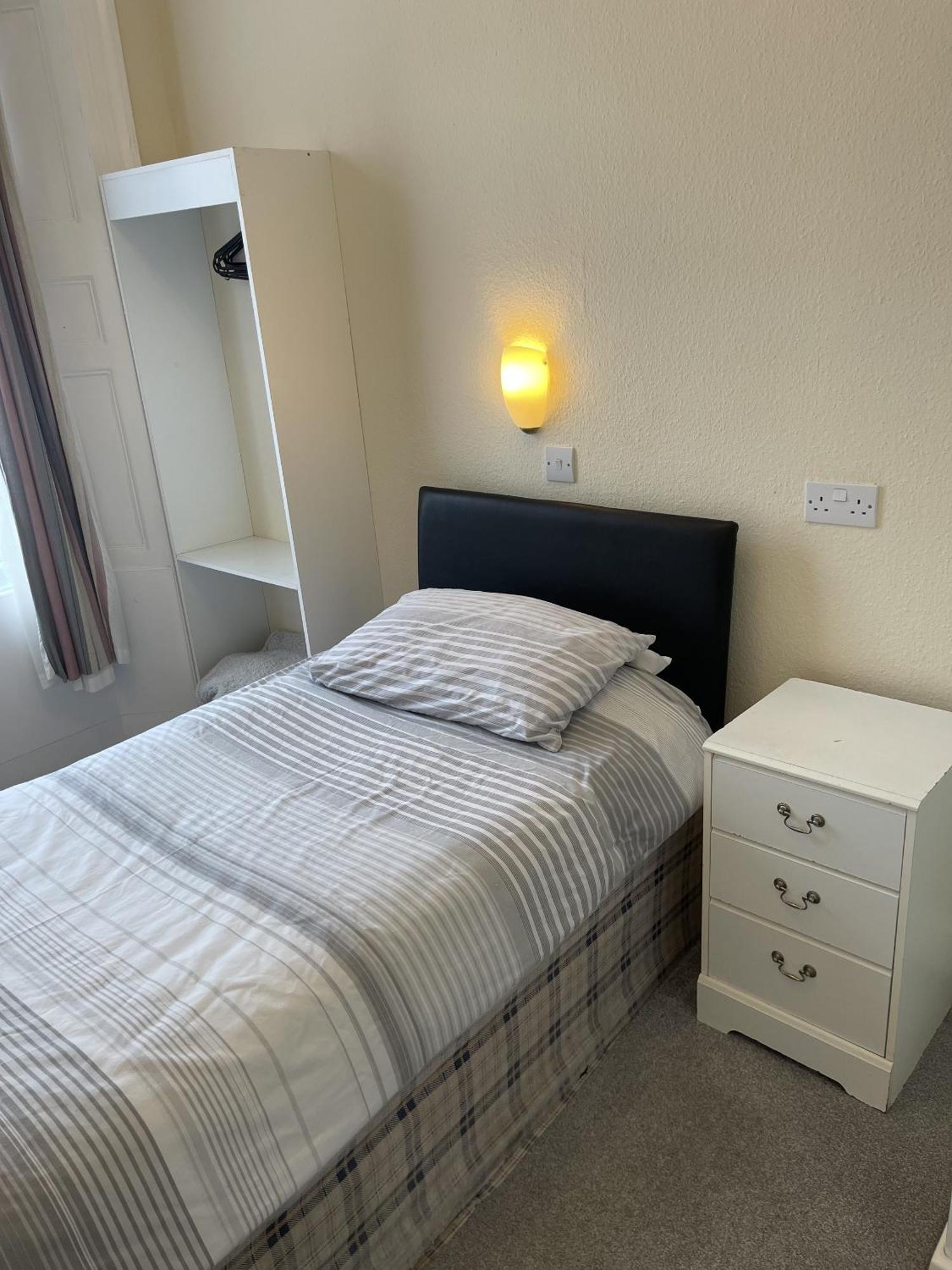 Lamplighter Guesthouse Plymouth Værelse billede