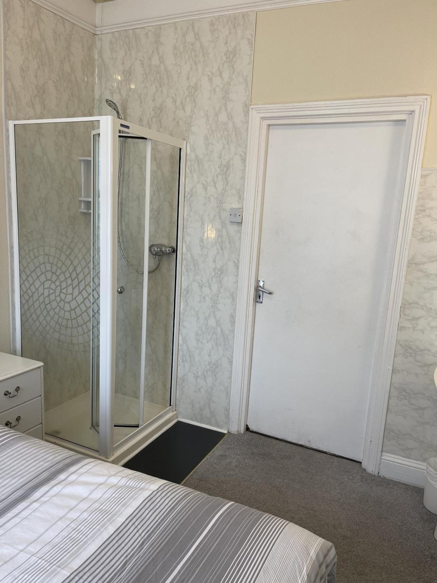 Lamplighter Guesthouse Plymouth Værelse billede